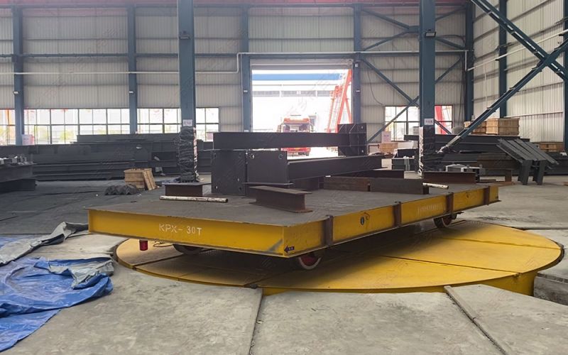 工業(yè)過跨轉(zhuǎn)運(yùn)場景中，有軌道平板車優(yōu)勢明顯