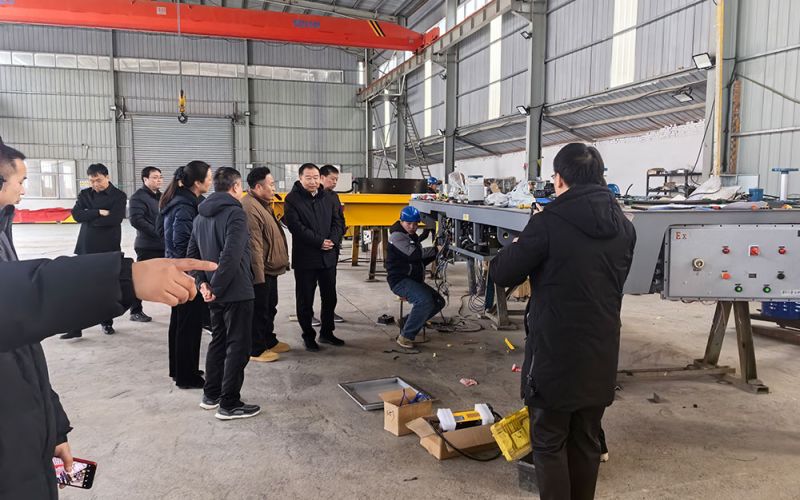 春節(jié)過后，萬物復(fù)蘇，縣領(lǐng)導(dǎo)至我廠考察復(fù)產(chǎn)復(fù)工情況