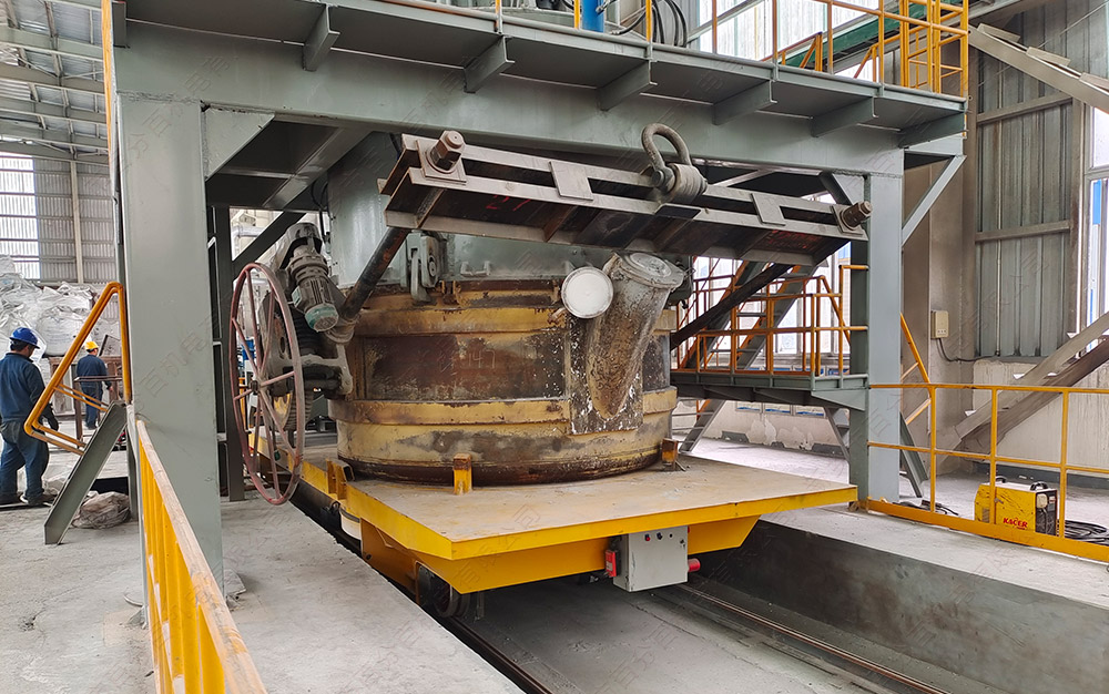 相對于無軌電動平車，為什么冶煉鑄造行業(yè)更加傾向選擇使用有軌電動平車