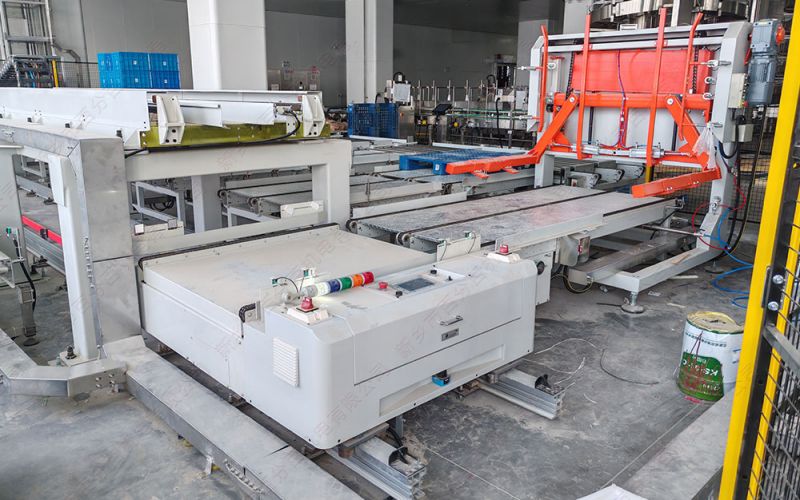 線端物流革新：為什么越來(lái)越多的智慧工廠選擇RGV軌道小車(chē)